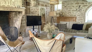 Fernseher, Kamin