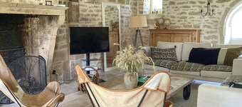 Templar house with pool near Chablis