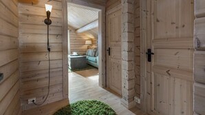 TV, fireplace - Timber cabin with panoramic views at Spåtind (Etnedal)