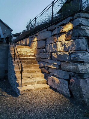 Property grounds - Holiday home with royal ship views in Hagefjord (Borøy)