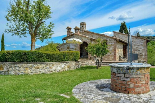Appartement avec piscine dans une maison en pierre toscane près d'Asciano