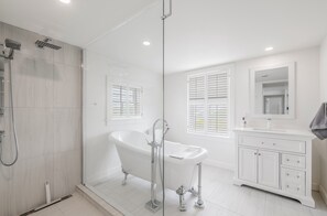 Hair dryer, towels, toilet paper - Vrbo Property (Percé)
