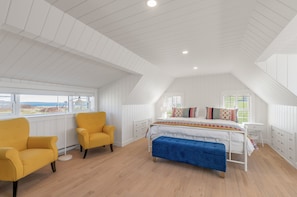 Iron/ironing board, Internet, bed sheets - Vrbo Property (Percé)