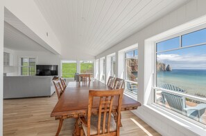 Dining - Vrbo Property (Percé)