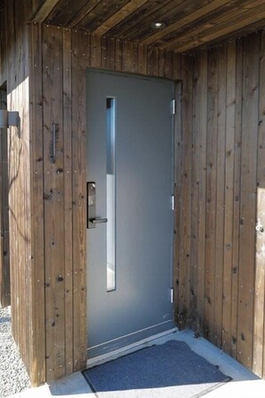 Exterior detail - Cabin in alpine slope near Besseggen (Ryfoss)
