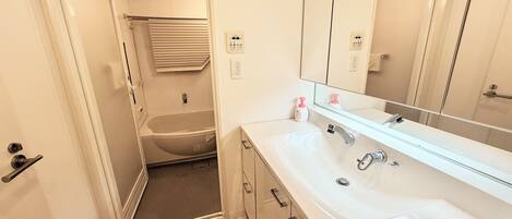 Suite, Balcony | Bathroom