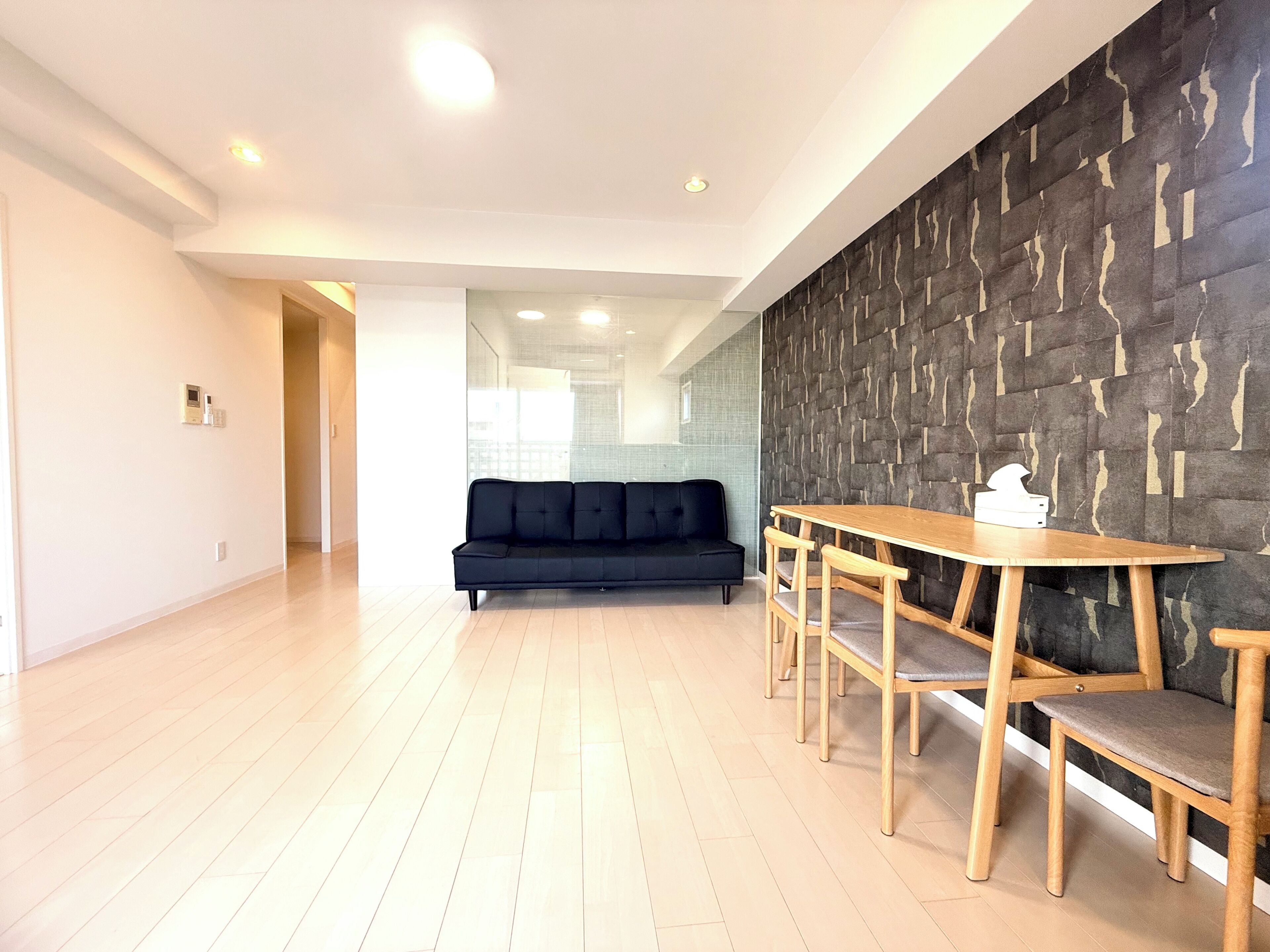 Suite, Balcony | Living area
