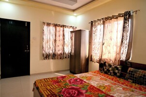 Habitación Deluxe | Camas supletorias, wifi gratis, ropa de cama