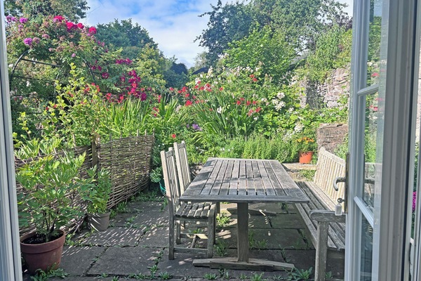 Sitting-out-area | Garden Cottage, Bampton