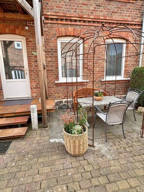 Outdoor dining - Apartment "For 3 Guests, 49 m²" with Wi-Fi (Sagard)