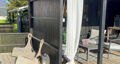 Beach house in charming Hou