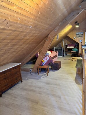 Room - Vrbo Property (Aubessagne)