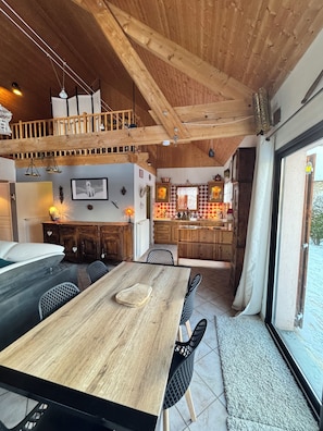 Dining - Vrbo Property (Aubessagne)