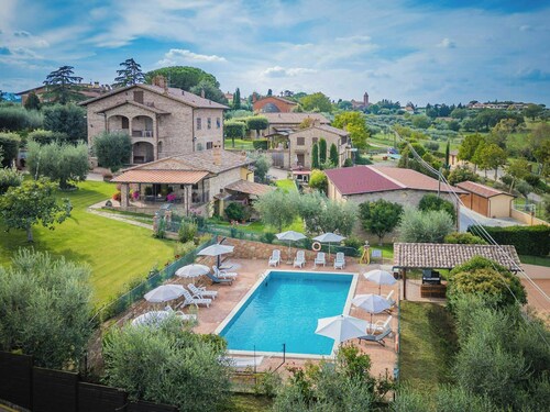 Lake view apartment in Umbria