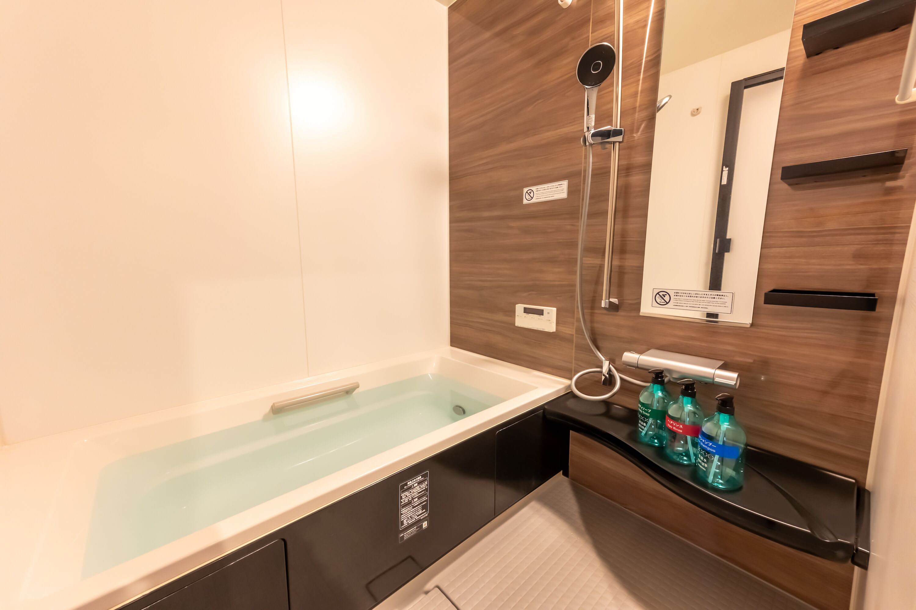 Villa | Bathroom | Separate tub and shower, free toiletries, hair dryer, towels