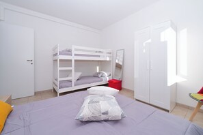 Schreibtisch, Bügeleisen/Bügelbrett, kostenloses WLAN, Bettwäsche