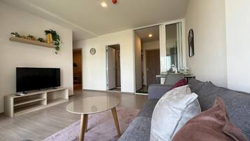 Apartment, 2 Bedrooms, Balcony, Mountain View | Room amenity