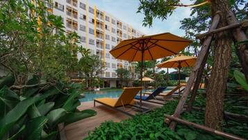 Apartment, 2 Bedrooms, Balcony, Mountain View | Property grounds