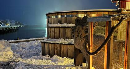 Cosy cabin on jetty in Lofoten