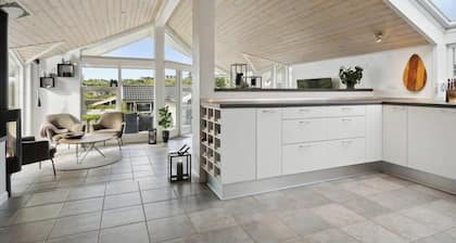 Sea view holiday home near Ebeltoft