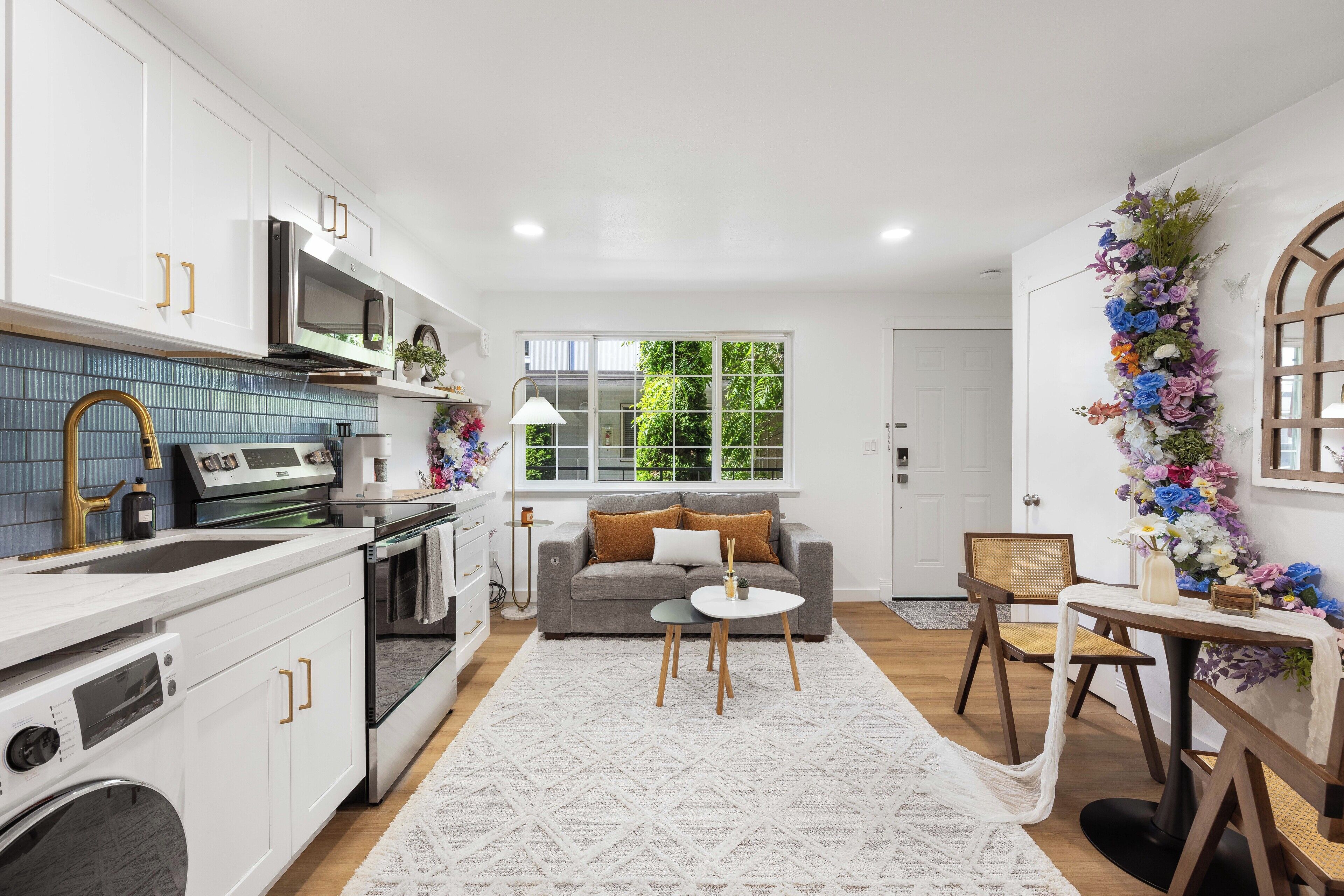 Comfort Apartment, 1 Queen Bed, Non Smoking, Kitchen | Living area