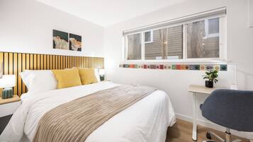 Apartment, 1 Queen Bed, Non Smoking, Pets Allowed | Individually decorated, individually furnished, desk, laptop workspace