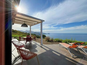 Outdoor dining - Panoramic villa with sunset and sea view (Pollina)