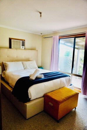 Room - Decades. 
Retro, pet friendly holiday home. (Port Willunga)
