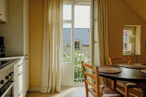 Een oven, een vaatwasser, een koffiezetapparaat/waterkoker