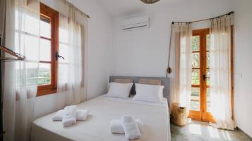 Iron/ironing board, WiFi (free)