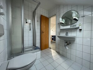 Bathroom - Vrbo Property (Burbach)