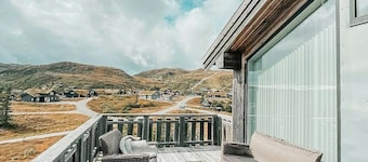 Charming cabin overlooking Vegglifjell