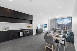 Interior - Parking, City Stay, Train at Doorstep, 2b2b APT Near CBD (Redfern)