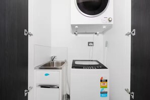 Interior - Parking, City Stay, Train at Doorstep, 2b2b APT Near CBD (Redfern)