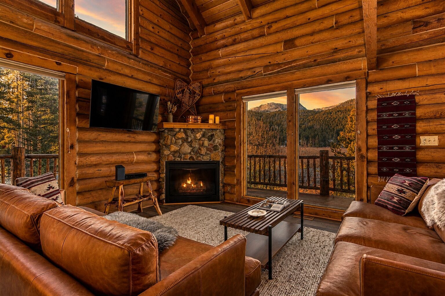 Smart TV, fireplace