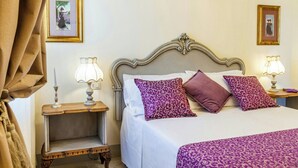 A hotel room with a bed, two bedside lamps, a nightstand, and a curtain. - Private villa among pine trees and lavender (Marina Di Grosseto)