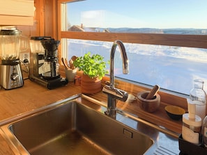 Wasserkocher mit Kaffee-/Teezubehör, Ofen, Geschirrspüler