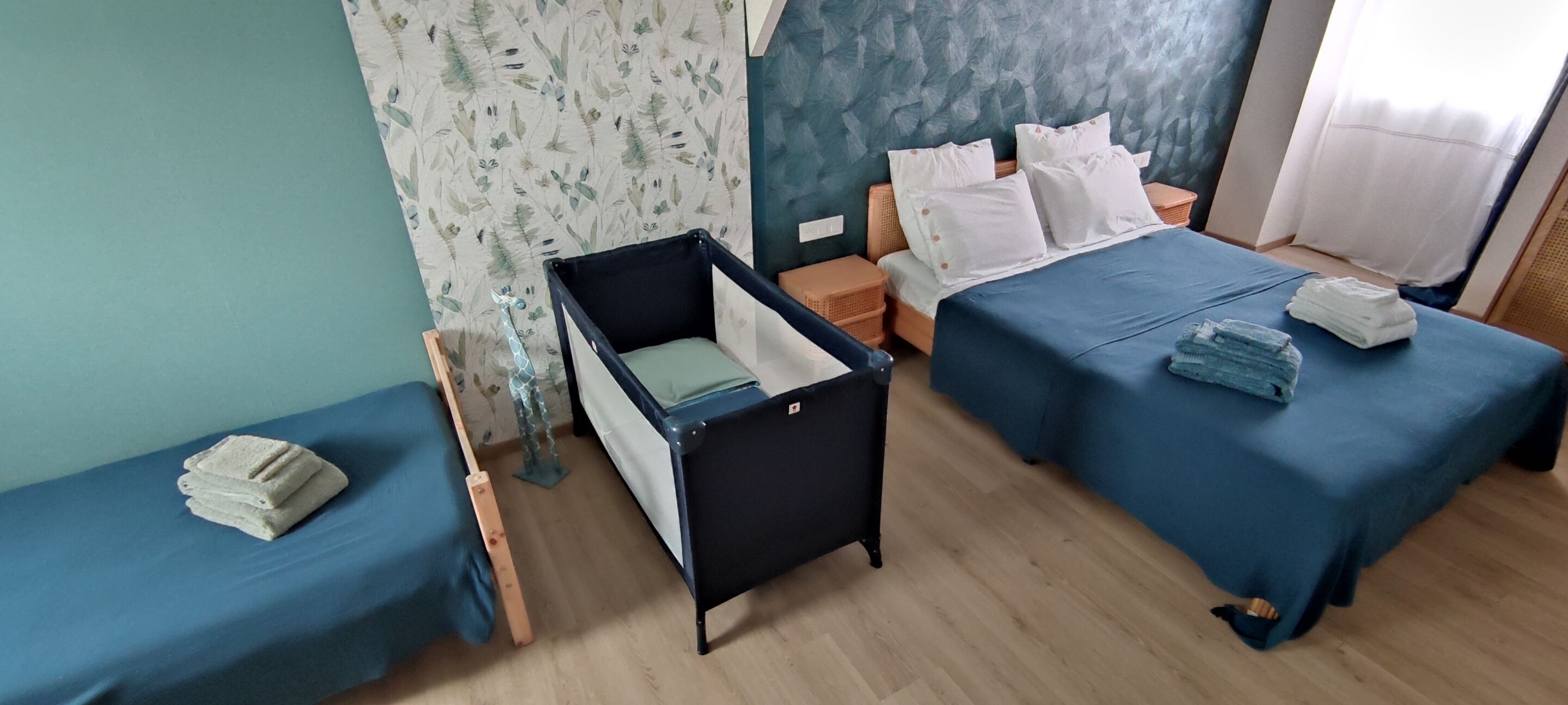 Family Quadruple Room, Ensuite, Courtyard View (Chambres d'Hôtes Référenc) | Free WiFi
