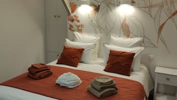 Family Triple Room, Private Bathroom, Garden View (Chambres d'hôtes Référenc)