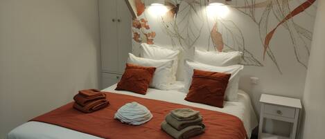 Family Triple Room, Private Bathroom, Garden View (Chambres d'hôtes Référenc)