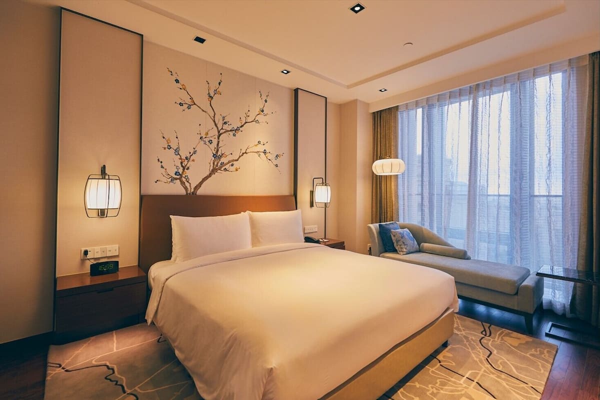 In-room safe, soundproofing, WiFi (free), bed sheets