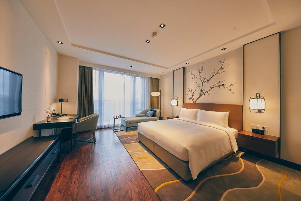 客房内保险箱、隔音、免费 WiFi、床单