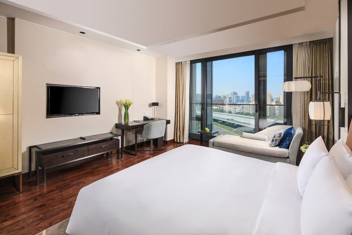 In-room safe, soundproofing, WiFi (free), bed sheets