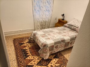 Iron/ironing board, Internet, bed sheets - Apartment with rooms 25 min from Madrid. (Collado Villalba)