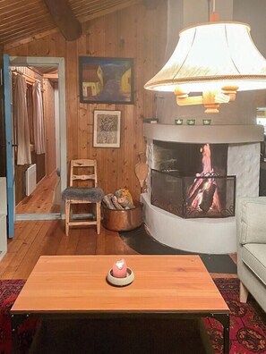 Interior - Wooden cabin from the 70s at tree line in Geilo (Buskerud)