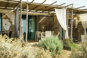 Outdoor dining - Seafront house with sea access at San Pietro (Carloforte)