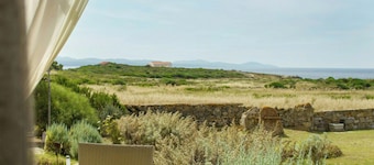 Seafront house with sea access at San Pietro