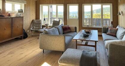 Mountain cabin with sauna and Jotunheimen views