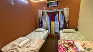 Desk, free WiFi - Vaikunth Homestay (Joshimath)
