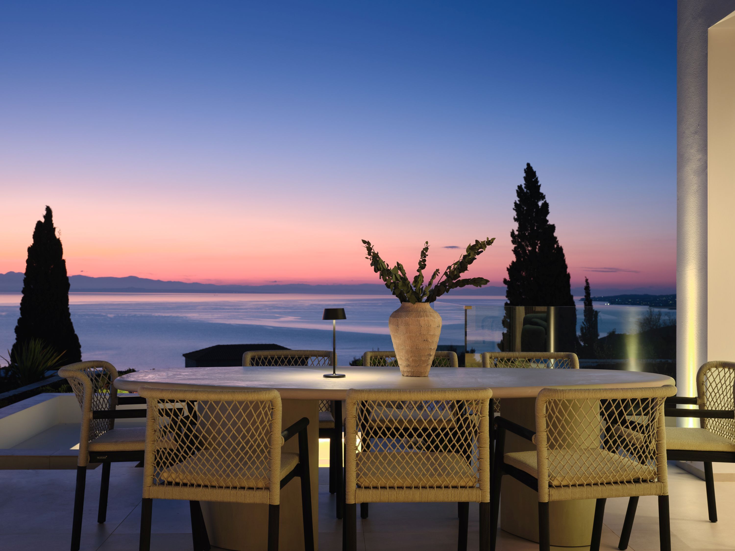 Villa de lujo, vistas al mar | Restaurante al aire libre